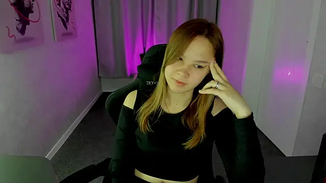 Lori Blossom online show from 09.23.25