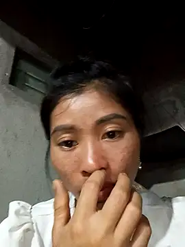 Snapshot of Phuongphuongg chatting on 10.17.25 Phuongphuongg online show from 10.17.25