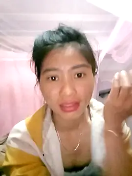 Snapshot of Phuongphuongg chatting on 11.10.25 Phuongphuongg online show from 11.10.25