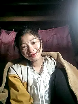 Snapshot of Phuongphuongg chatting on 11.13.25 Phuongphuongg online show from 11.13.25