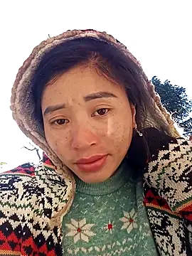 Snapshot of Phuongphuongg chatting on 11.30.25 Phuongphuongg online show from 11.30.25