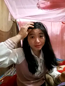 Snapshot of Phuongphuongg chatting on 12.17.25 Phuongphuongg online show from 12.17.25