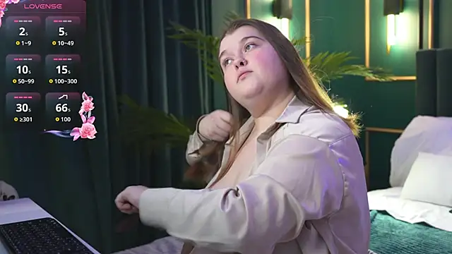 Mia Ray online show from 11.28.25