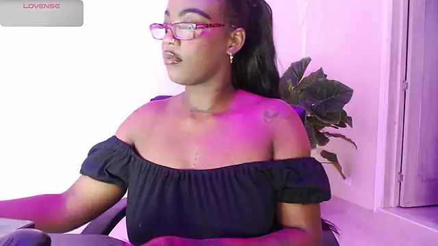 ReinaMiah online show from 11.02.25