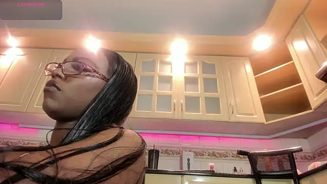 ReinaMiah online show from 11.07.25