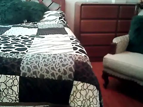 FallsForHerSmile online show from 11.24.25