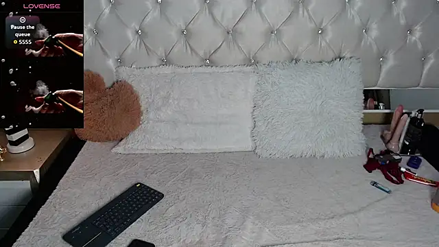 Cherrylionn online show from 04.10.26