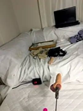 Snapshot of Ozge-SluttyScream69 chatting on 11.24.25 Ozge-SluttyScream69 online show from 11.24.25