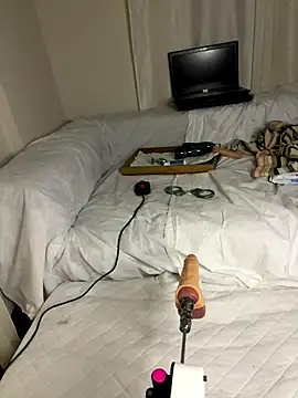 Snapshot of Ozge-SluttyScream69 chatting on 11.26.25 Ozge-SluttyScream69 online show from 11.26.25