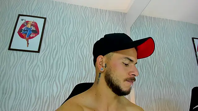 Snapshot of dylan_jacobx chatting on 11.05.25 dylan jacobx online show from 11.05.25