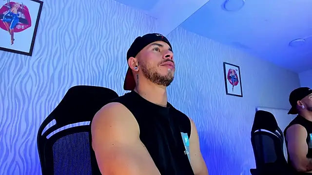 Snapshot of dylan_jacobx chatting on 11.23.25 dylan jacobx online show from 11.23.25