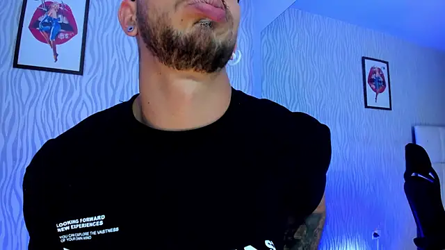 Snapshot of dylan_jacobx chatting on 11.24.25 dylan jacobx online show from 11.24.25