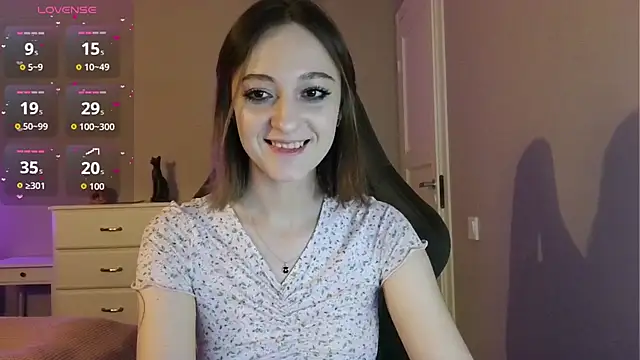Snapshot of white_liillyy chatting on 06.20.26 white liillyy online show from 06.20.26