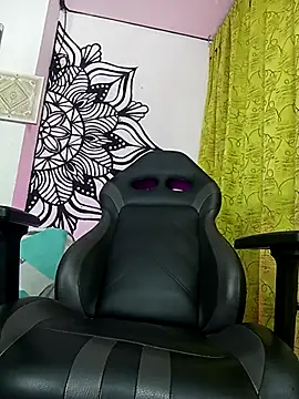 Snapshot of angela_bigdick chatting on 10.09.25 angela bigdick online show from 10.09.25