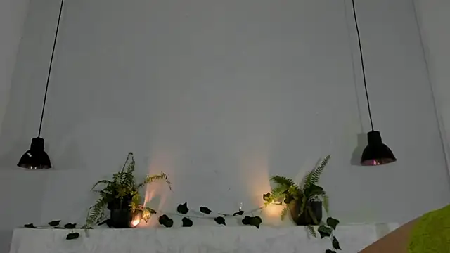 Snapshot of victoria_flores1 chatting on 11.21.25 victoria flores1 online show from 11.21.25