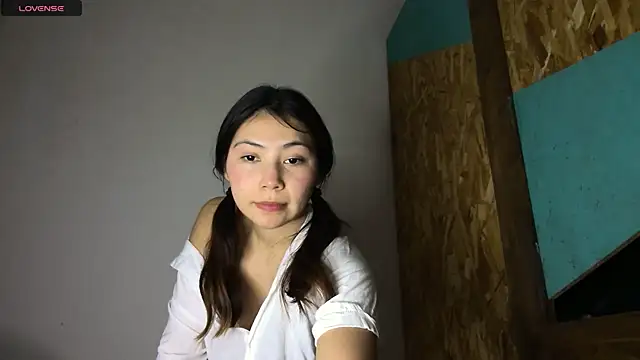 Snapshot of petite_mary chatting on 05.03.26 petite mary online show from 05.03.26