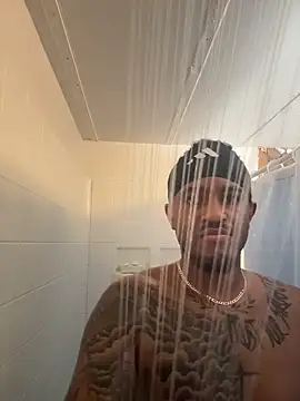 Snapshot of tyrek5051 chatting on 11.08.25 tyrek5051 online show from 11.08.25