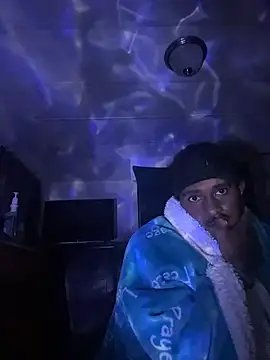 Snapshot of tyrek5051 chatting on 11.25.25 tyrek5051 online show from 11.25.25