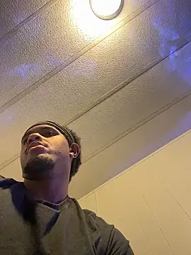 Snapshot of tyrek5051 chatting on 11.30.25 tyrek5051 online show from 11.30.25