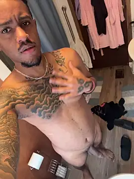 Snapshot of tyrek5051 chatting on 12.17.25 tyrek5051 online show from 12.17.25