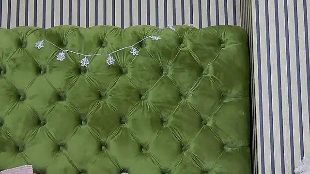 Snapshot of LunaHart chatting on 12.17.25 LunaHart online show from 12.17.25