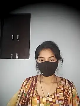 Snapshot of Sexey-Puja chatting on 10.27.25 Sexey-Puja online show from 10.27.25