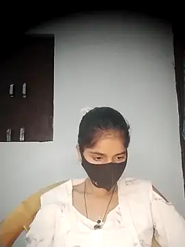 Snapshot of Sexey-Puja chatting on 10.29.25 Sexey-Puja online show from 10.29.25