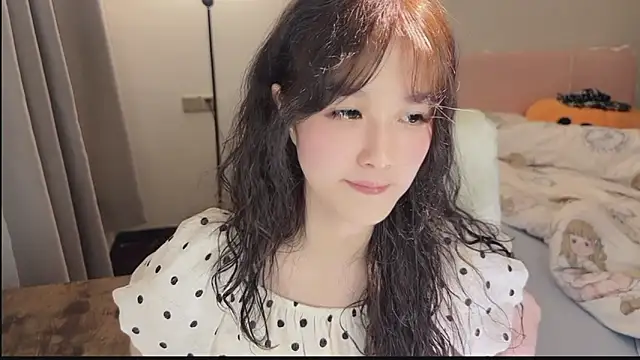 Snapshot of FuFu-puff chatting on 11.13.25 FuFu-puff online show from 11.13.25