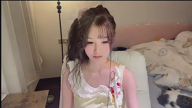 Snapshot of FuFu-puff chatting on 11.19.25 FuFu-puff online show from 11.19.25