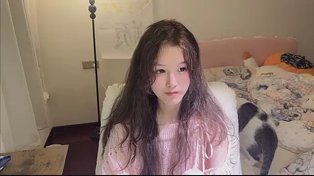 Snapshot of FuFu-puff chatting on 11.25.25 FuFu-puff online show from 11.25.25