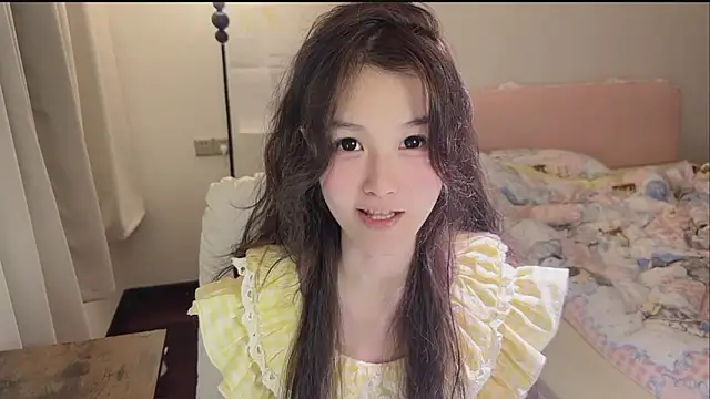 Snapshot of FuFu-puff chatting on 11.28.25 FuFu-puff online show from 11.28.25