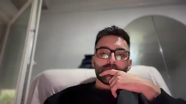 Snapshot of Alicante34 chatting on 11.23.25 Alicante34 online show from 11.23.25