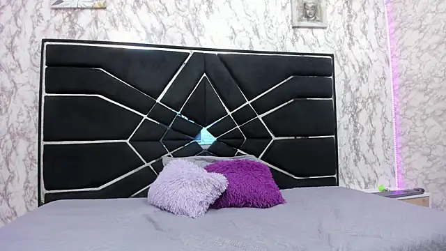 Snapshot of WILD_FIREE_ chatting on 11.15.25 WILD FIREE online show from 11.15.25