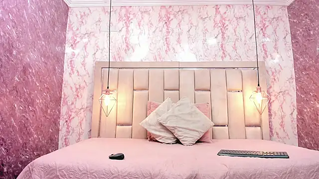 Snapshot of WILD_FIREE_ chatting on 11.20.25 WILD FIREE online show from 11.20.25