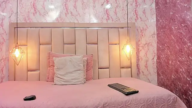 Snapshot of WILD_FIREE_ chatting on 12.15.25 WILD FIREE online show from 12.15.25