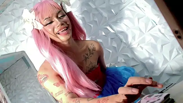 Snapshot of hugecockbabe chatting on 10.05.25 hugecockbabe online show from 10.05.25