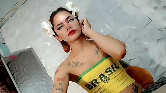 Snapshot of hugecockbabe chatting on 10.10.25 hugecockbabe online show from 10.10.25