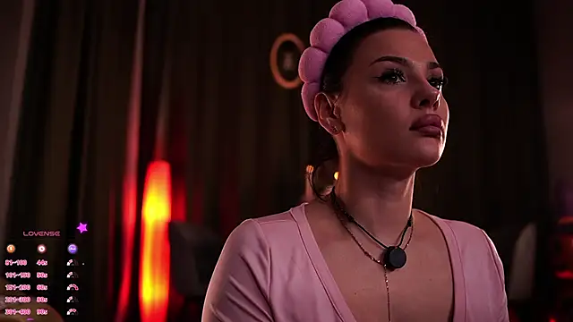 MaryHols online show from 10.15.25