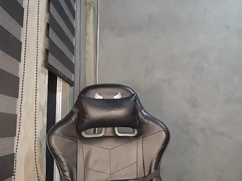 Snapshot of RowyCam chatting on 09.08.25 RowyCam online show from 09.08.25