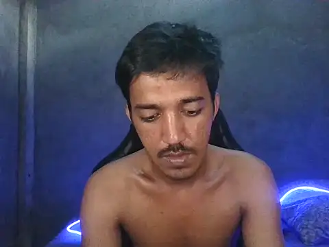 Snapshot of RowyCam chatting on 11.03.25 RowyCam online show from 11.03.25