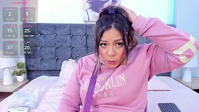 isabella horney  online show from 11.21.25