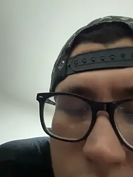 Snapshot of Kurtxxx22 chatting on 11.05.25 Kurtxxx22 online show from 11.05.25