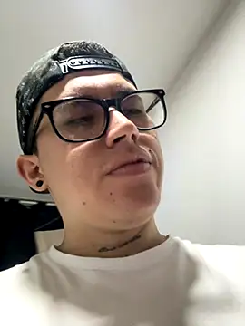 Snapshot of Kurtxxx22 chatting on 11.07.25 Kurtxxx22 online show from 11.07.25