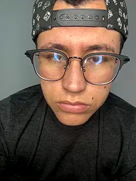 Snapshot of Kurtxxx22 chatting on 11.14.25 Kurtxxx22 online show from 11.14.25