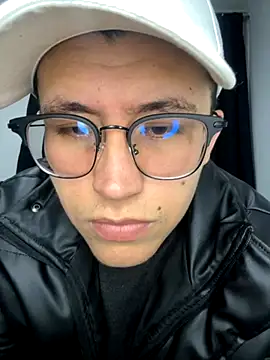 Snapshot of Kurtxxx22 chatting on 11.19.25 Kurtxxx22 online show from 11.19.25