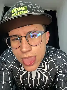 Snapshot of Kurtxxx22 chatting on 12.16.25 Kurtxxx22 online show from 12.16.25