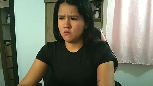 Oliviawatson1 online show from 12.05.25