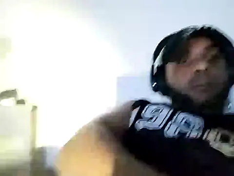 Snapshot of SmokedAlloy2 chatting on 09.09.25 SmokedAlloy2 online show from 09.09.25