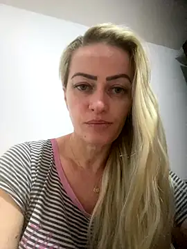 Snapshot of Alerquinasc chatting on 10.14.25 Alerquinasc online show from 10.14.25