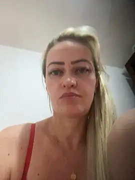 Snapshot of Alerquinasc chatting on 10.22.25 Alerquinasc online show from 10.22.25